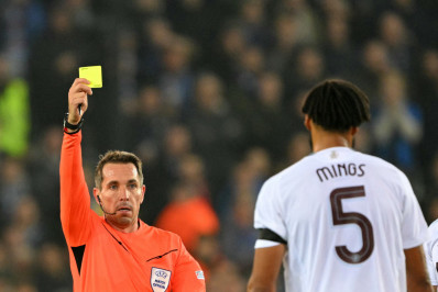 Vídeo: pênalti bizarro acontece durante jogo na Liga dos Campeões