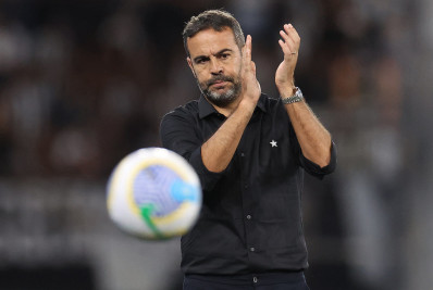 Artur Jorge exalta ambição do Botafogo: 'Insaciável e incansável'