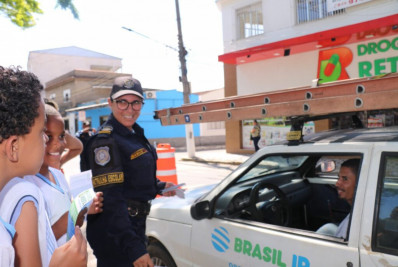 Alunos participam de ação educativa sobre segurança no trânsito em Quatis