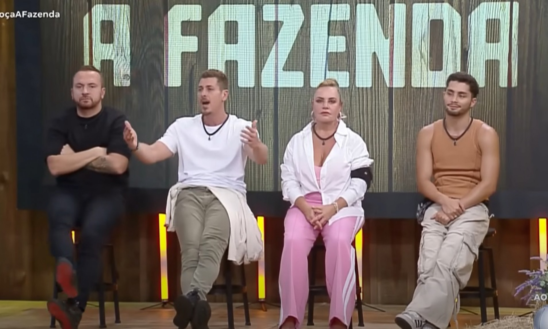 Zé Love, Sacha Bali, Flor Fernandez e Gui Vieira estão na roça - Reprodução da Record