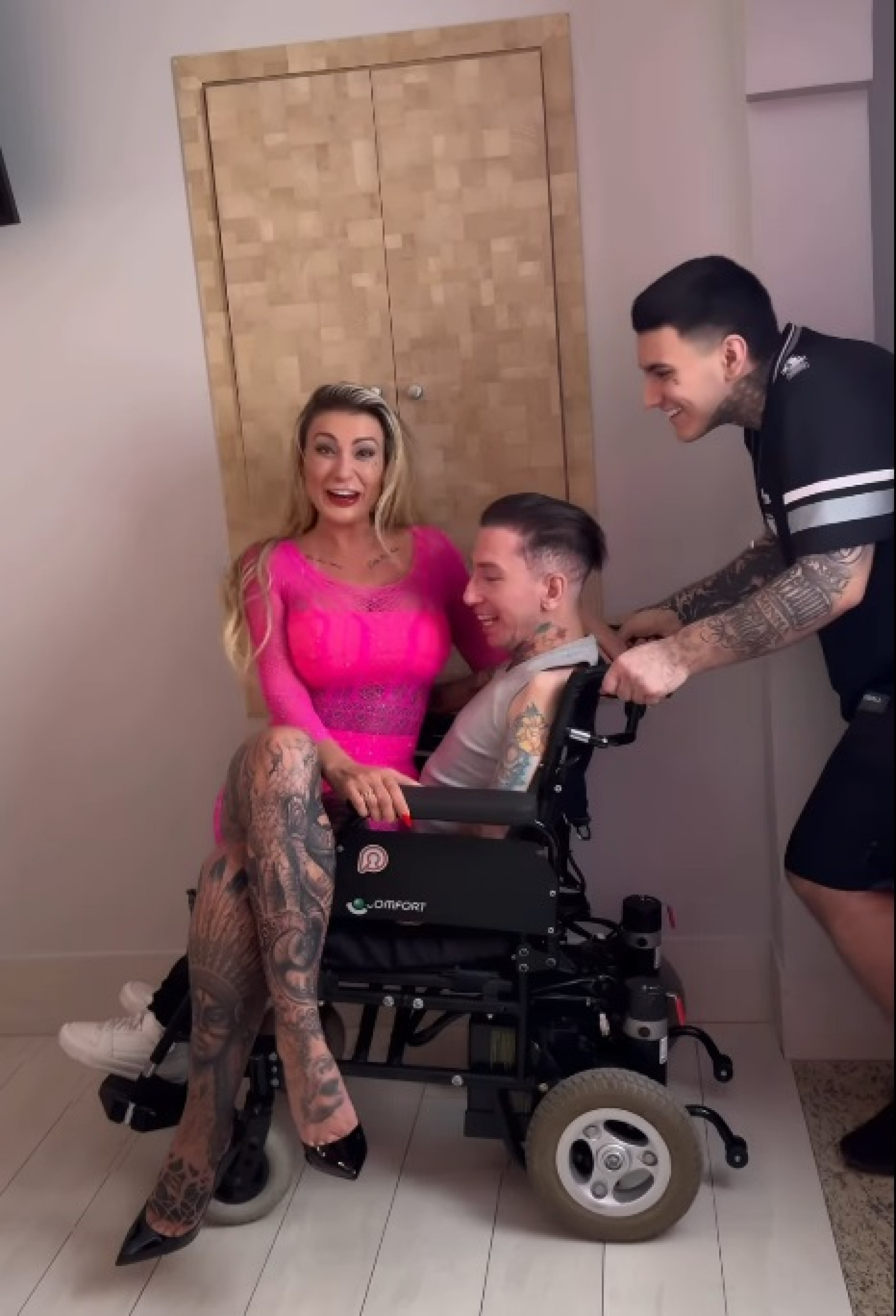 Andressa Urach realiza fetiche de gravar com cadeirante - Reprodução do Instagram