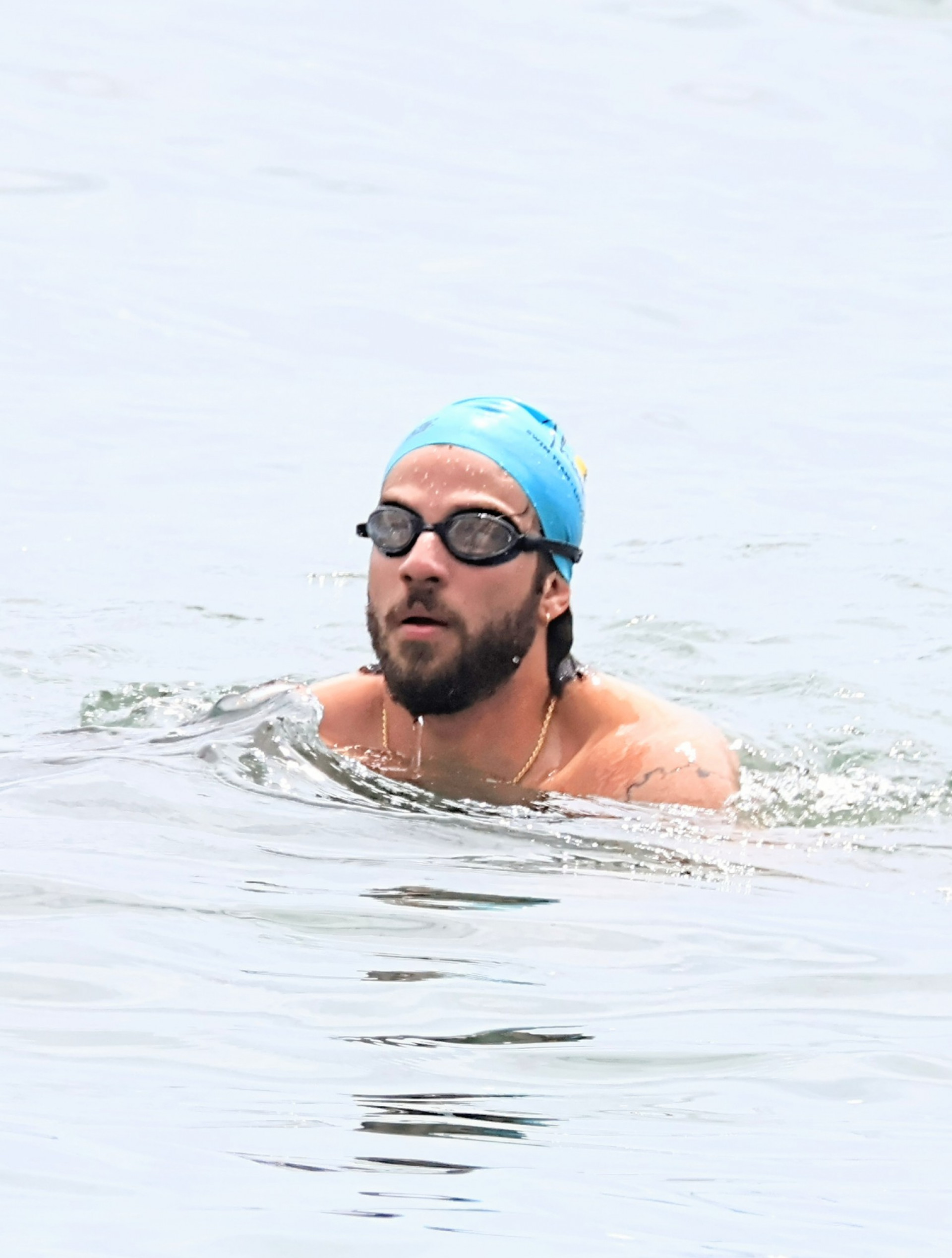 Chay Suede se exercita na praia de Copacabana -  Dan Delmiro / Agnews