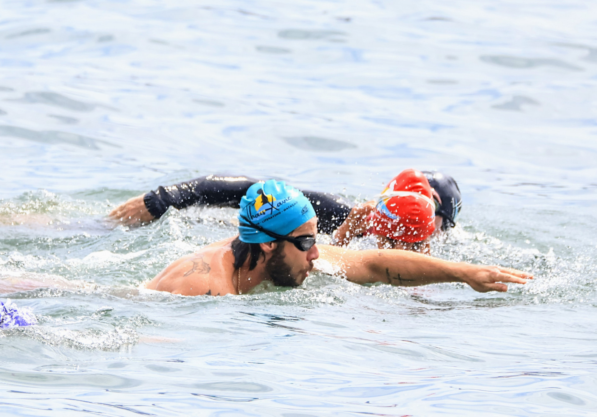 Chay Suede se exercita na praia de Copacabana -  Dan Delmiro / Agnews