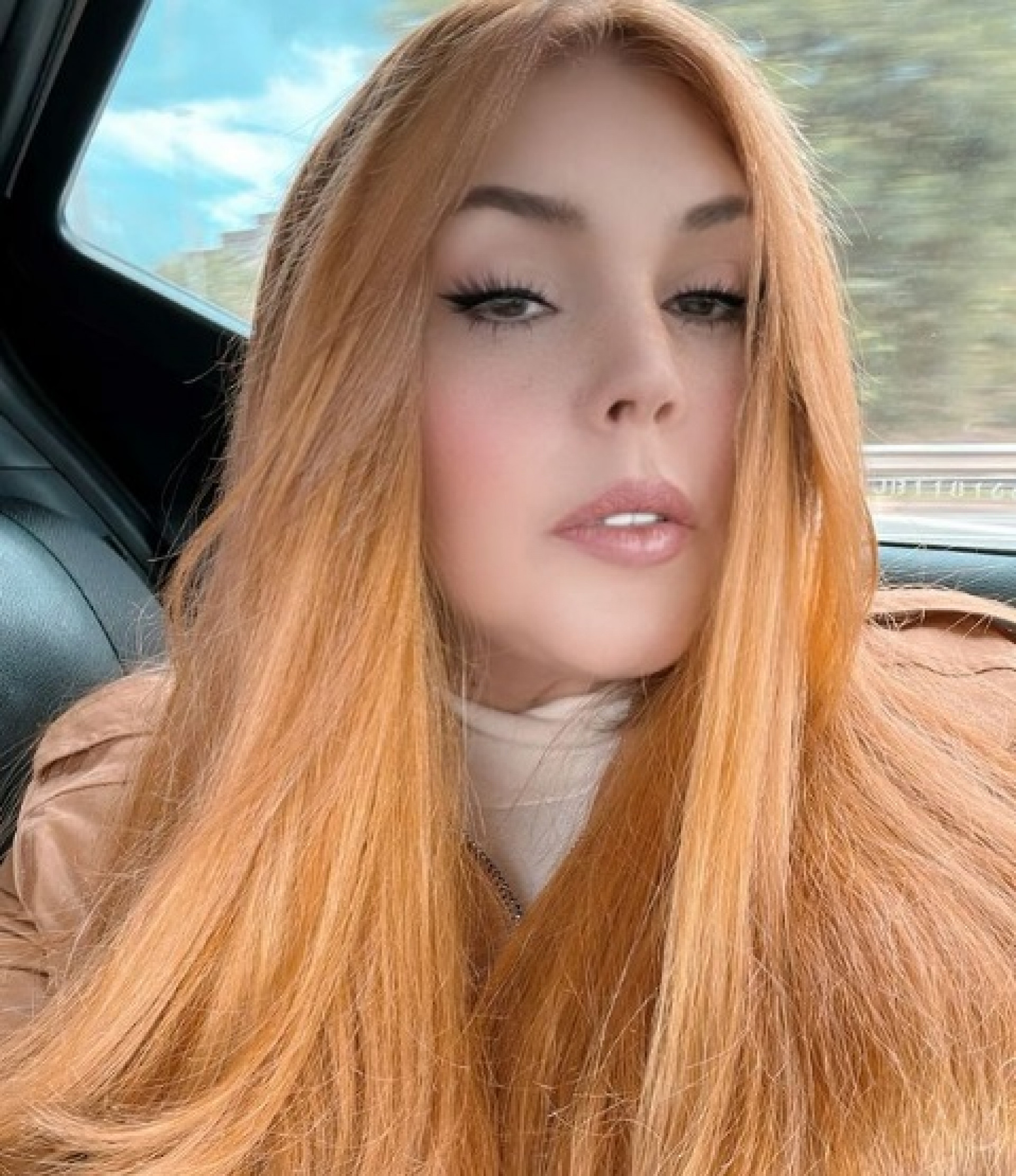 Simony compartilhou mudança de visual nas redes sociais - Reprodução/Instagram