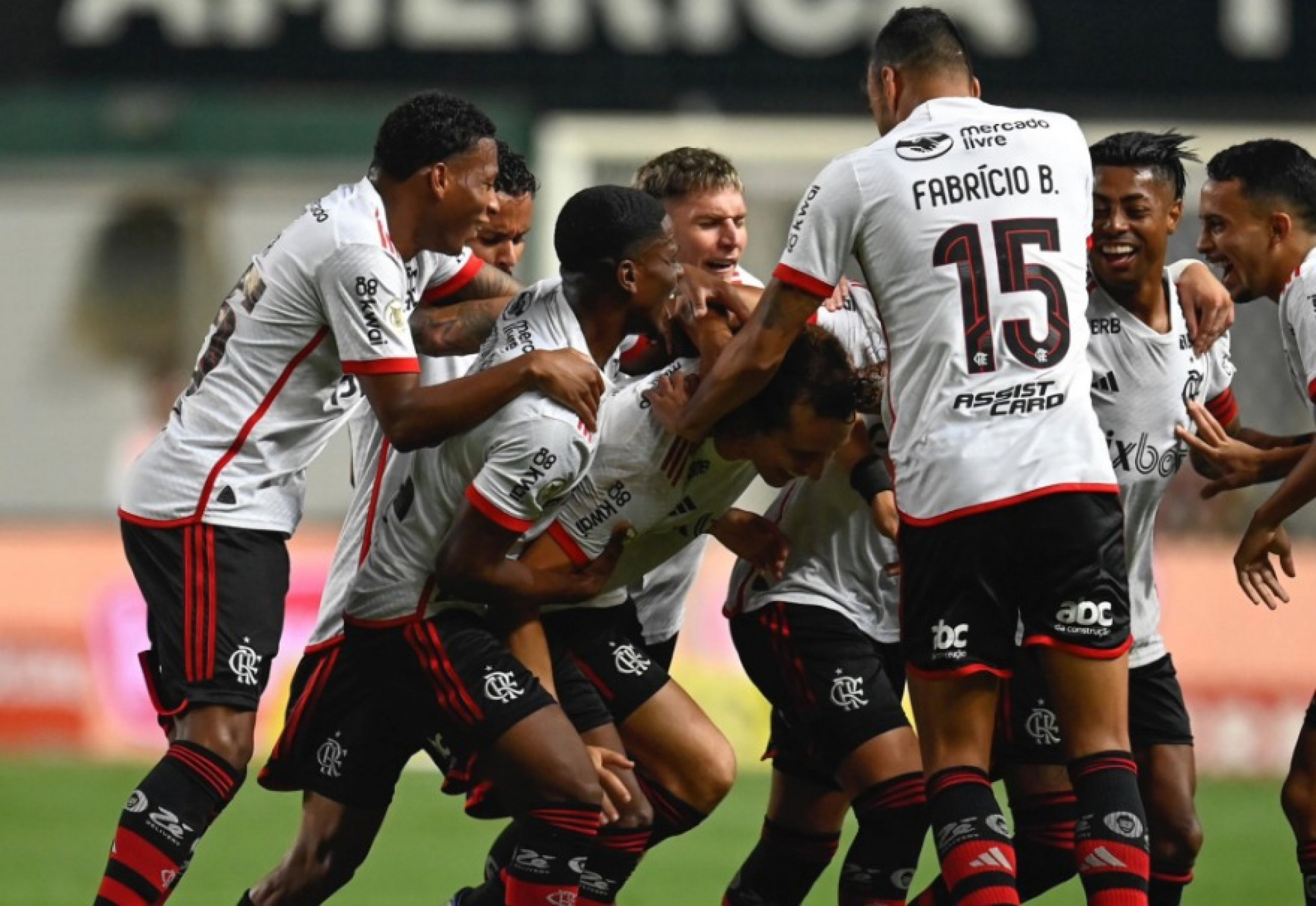 David Luiz marcou o gol da vitória do Flamengo sobre o Cruzeiro - Divulgação/Flamengo