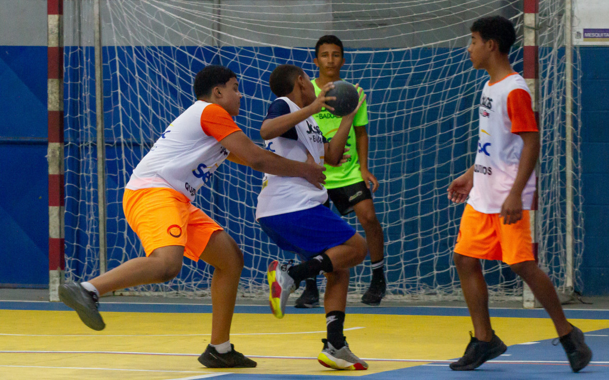 No sábado, pelo handebol masculino, a primeira rodada terá os duelos de Nova Iguaçu X Queimados e São João de Meriti X Nilópolis