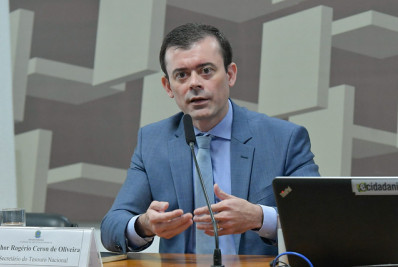 Ceron: Questão do dólar tem movimentos fruto de ruídos internos e incompreensão do pacote