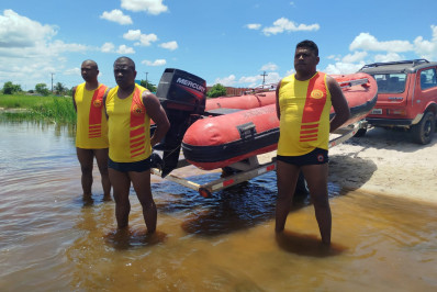 Guarda-vidas estão sendo preparados para a temporada de verão