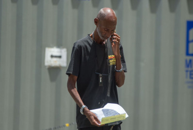 Família diz que mulher foi morta pelo filho após se recusar a tomar banho: 'Arrastou até o banheiro'