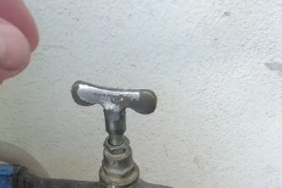 Torneiras secas: moradores de Inhoaíba denunciam falta d'água constante no bairro