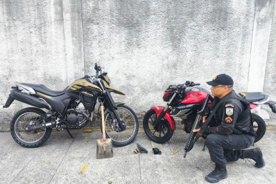 Homem é espancado e torturado com pá de escavação em Niterói