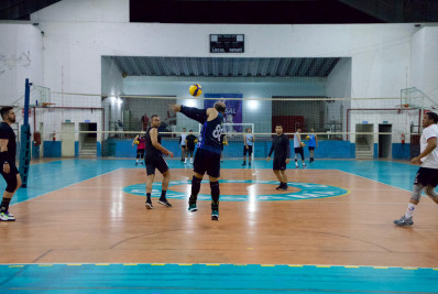Vôlei masculino de Quissamã busca vaga na final da Liga Regional do Voleibol do Rio