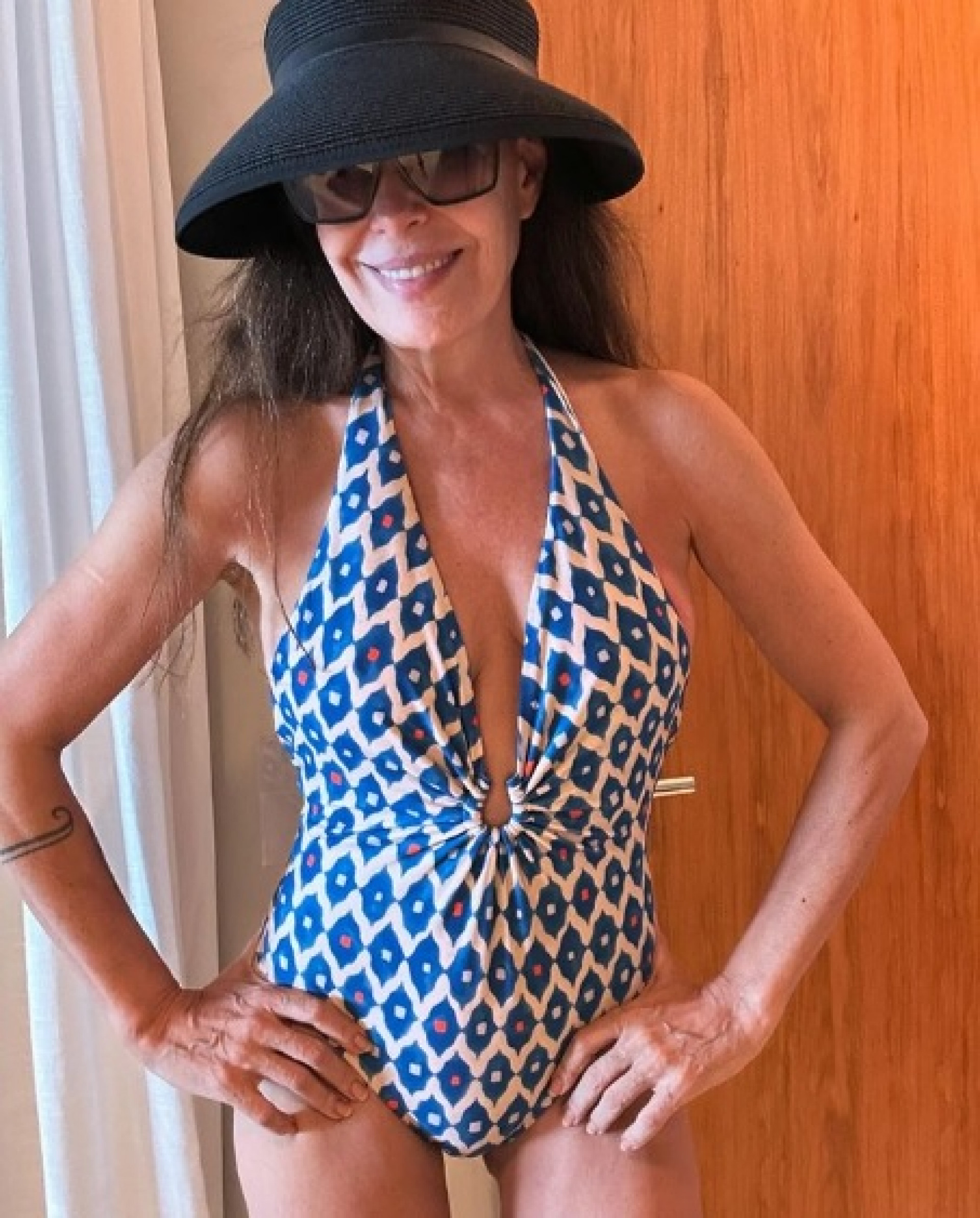 Apresentadora apostou em um maiô estampado  - Reprodução/Instagram 