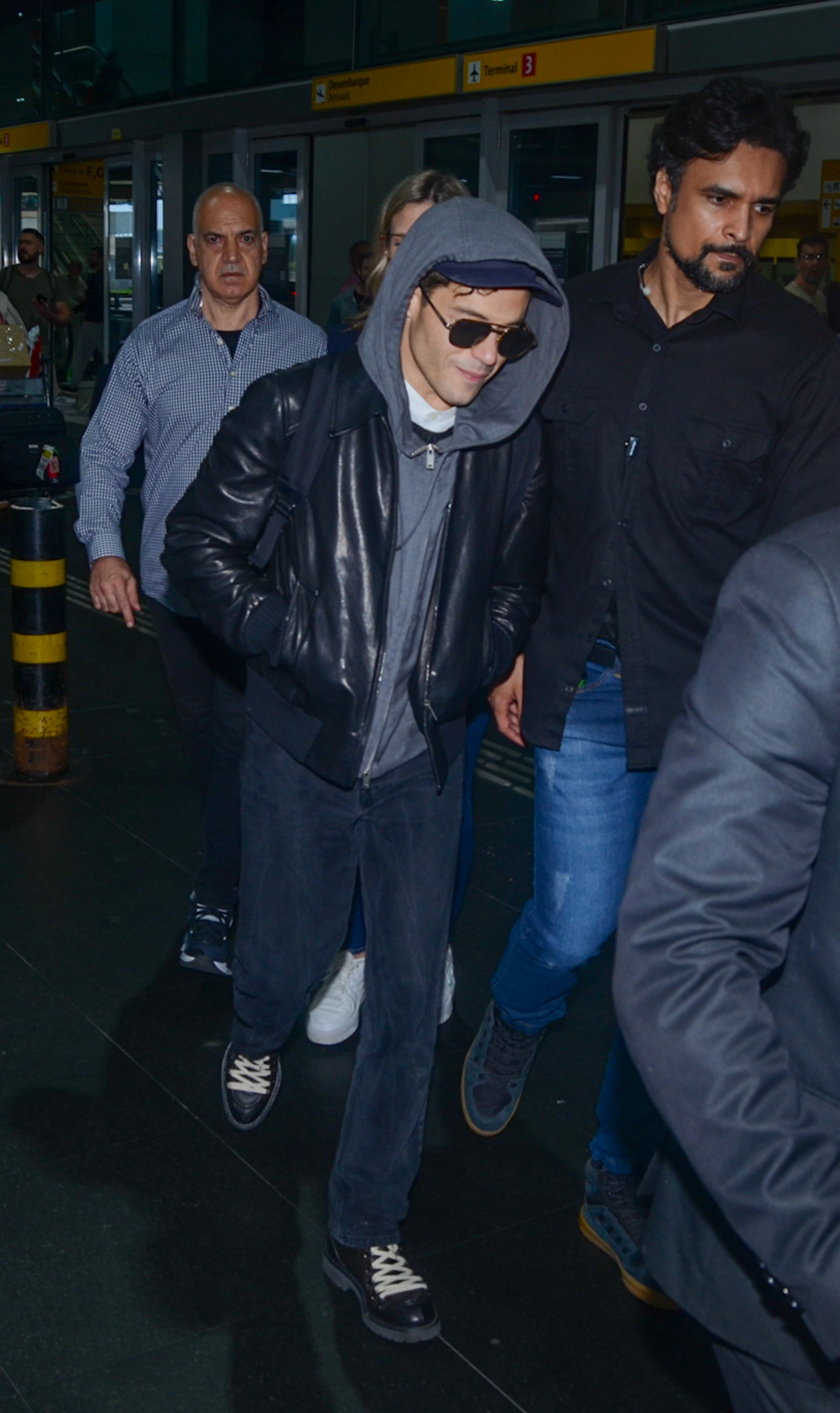 Rami Malek desembarca em aeroporto de São Paulo - Araujo / Agnews