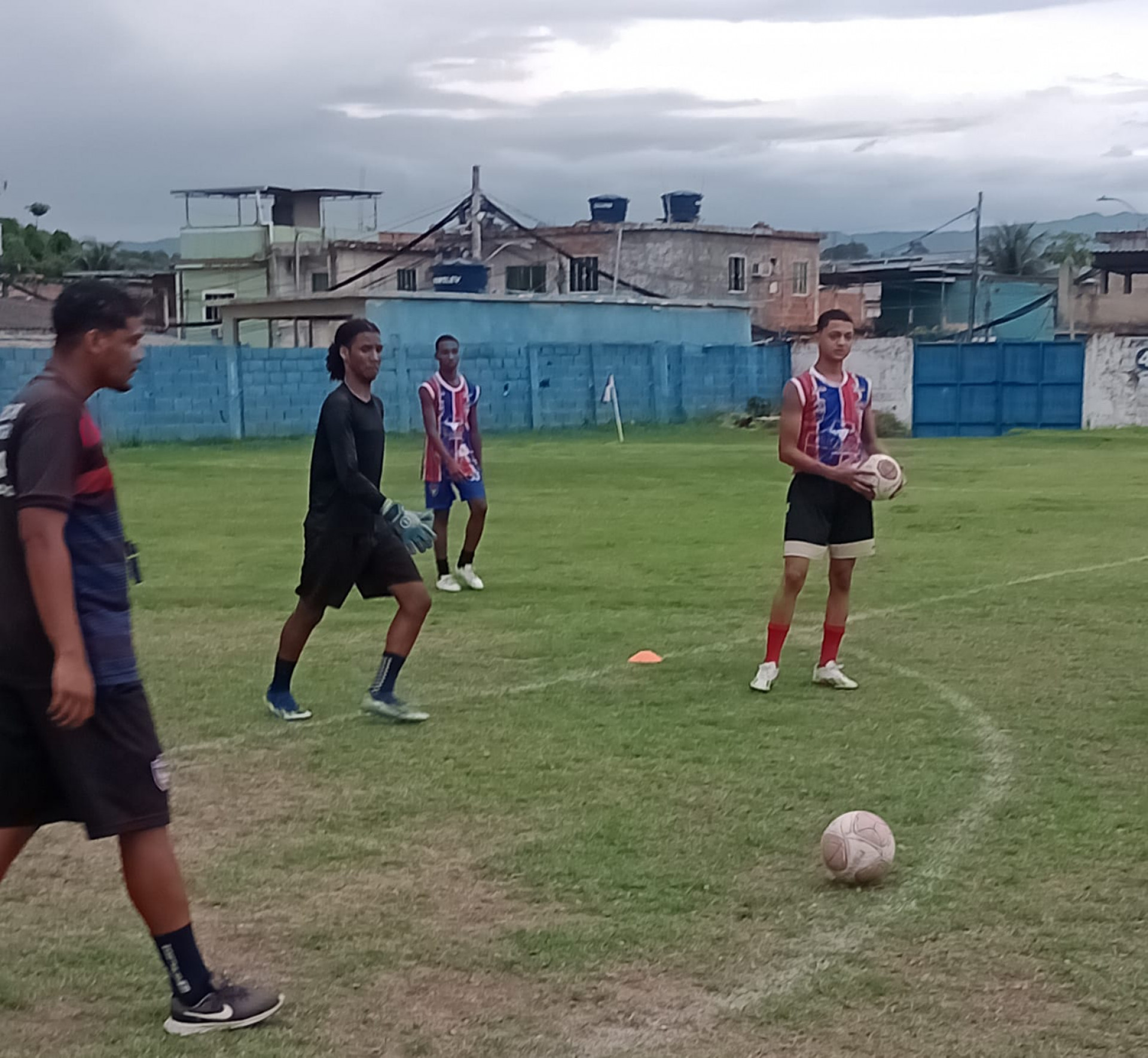 Treino do time sub-15 antes da partida contra o Resende - William Davoli / SEBR