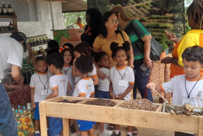 Crianças da Umei Jorge Nassim Vieira Najjar visitam viveiro de mudas da Clin