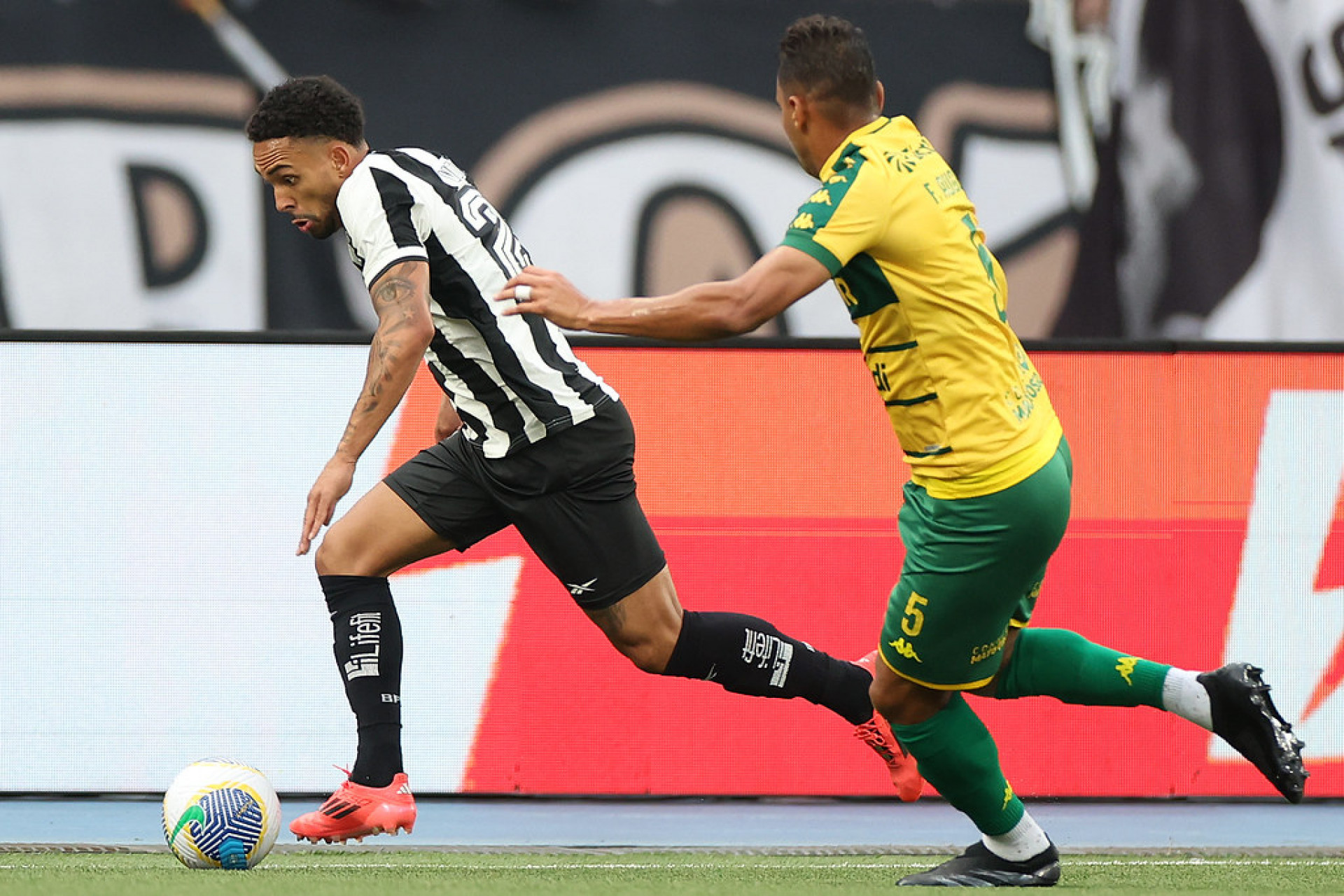Botafogo e Cuiabá se enfrentaram neste sábado (9), no Nilton Santos, pela 33ª rodada do Brasileirão - Vitor Silva / Botafogo