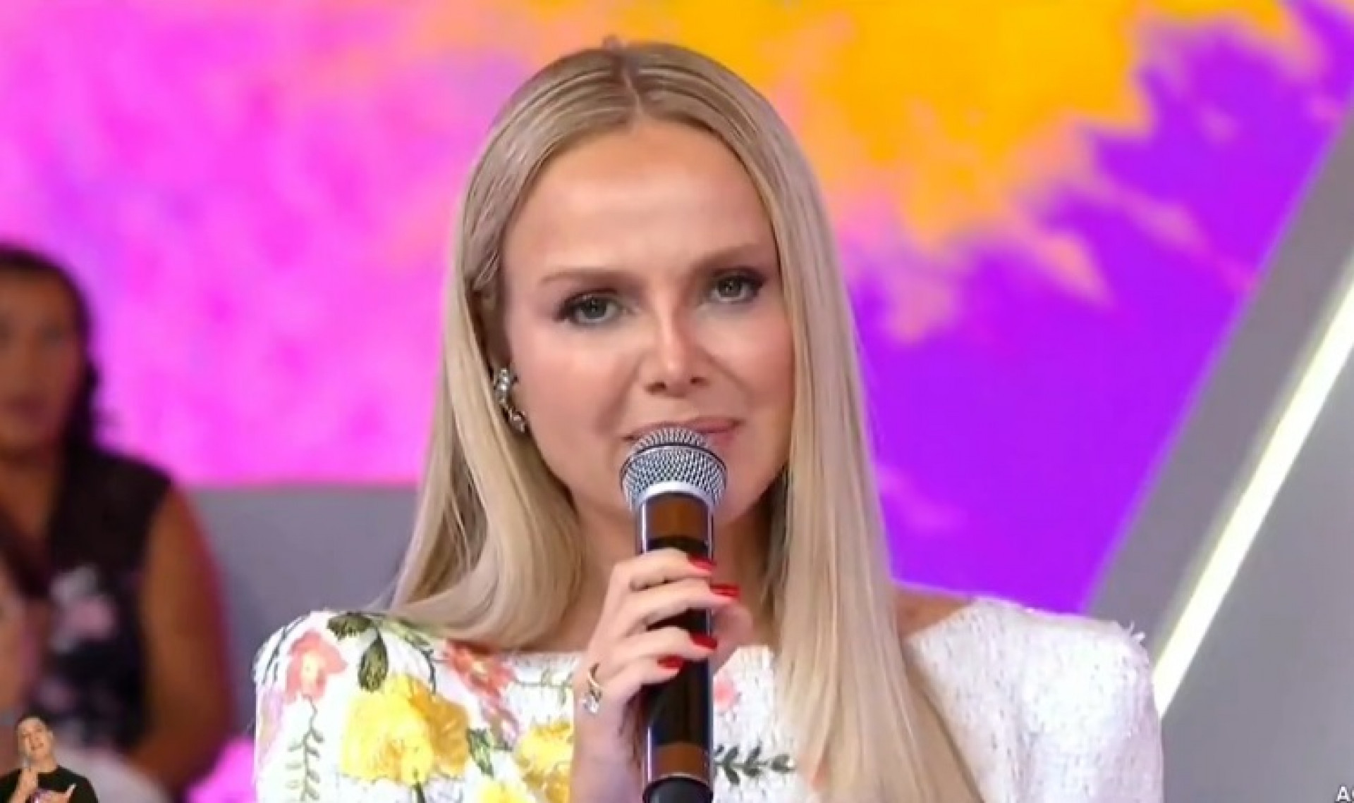 Eliana durante o Teleton - Reprodução de vídeo