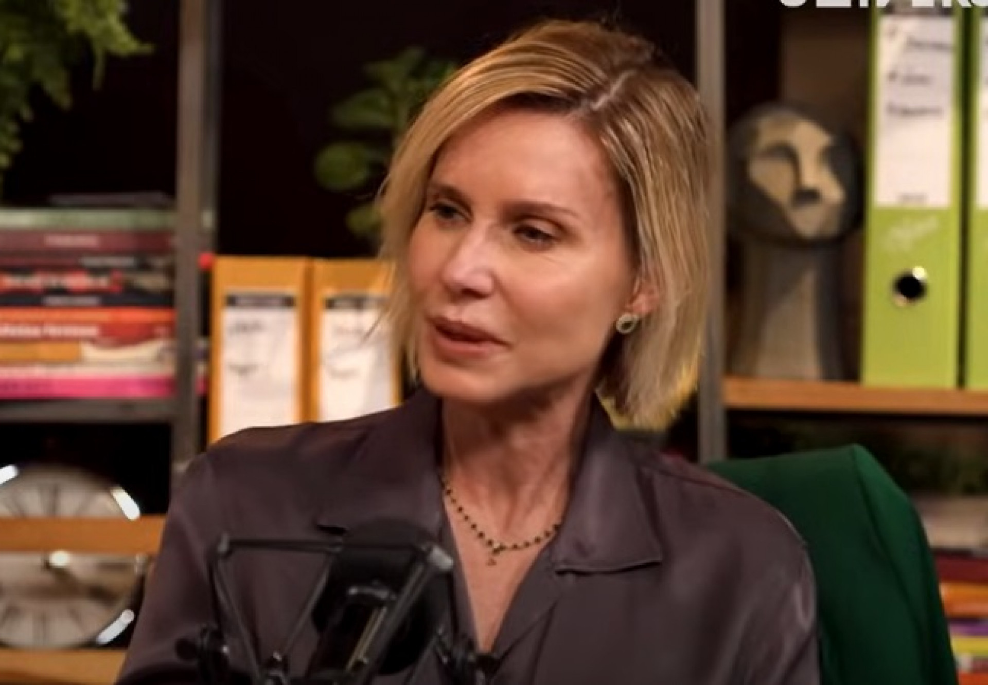 Paula Burlamaqui - Reprodução de vídeo