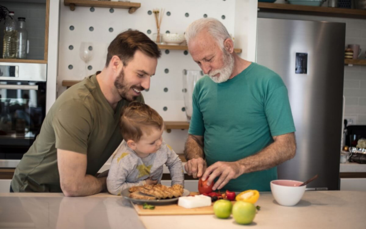 O cuidado com a alimentação ajuda na prevenção de doenças comuns em homens (Imagem: Mladen Zivkovic | Shutterstock)