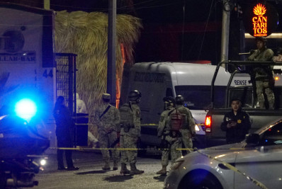 Homens armados matam 10 pessoas em bar no México