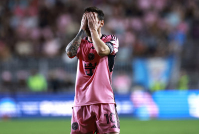 Torcedor rival provoca Messi com camisa de Cristiano Ronaldo após derrota do Inter Miami; veja