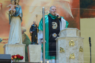 Padre Marcelo Rossi celebra missa de sétimo dia de Agnaldo Rayol