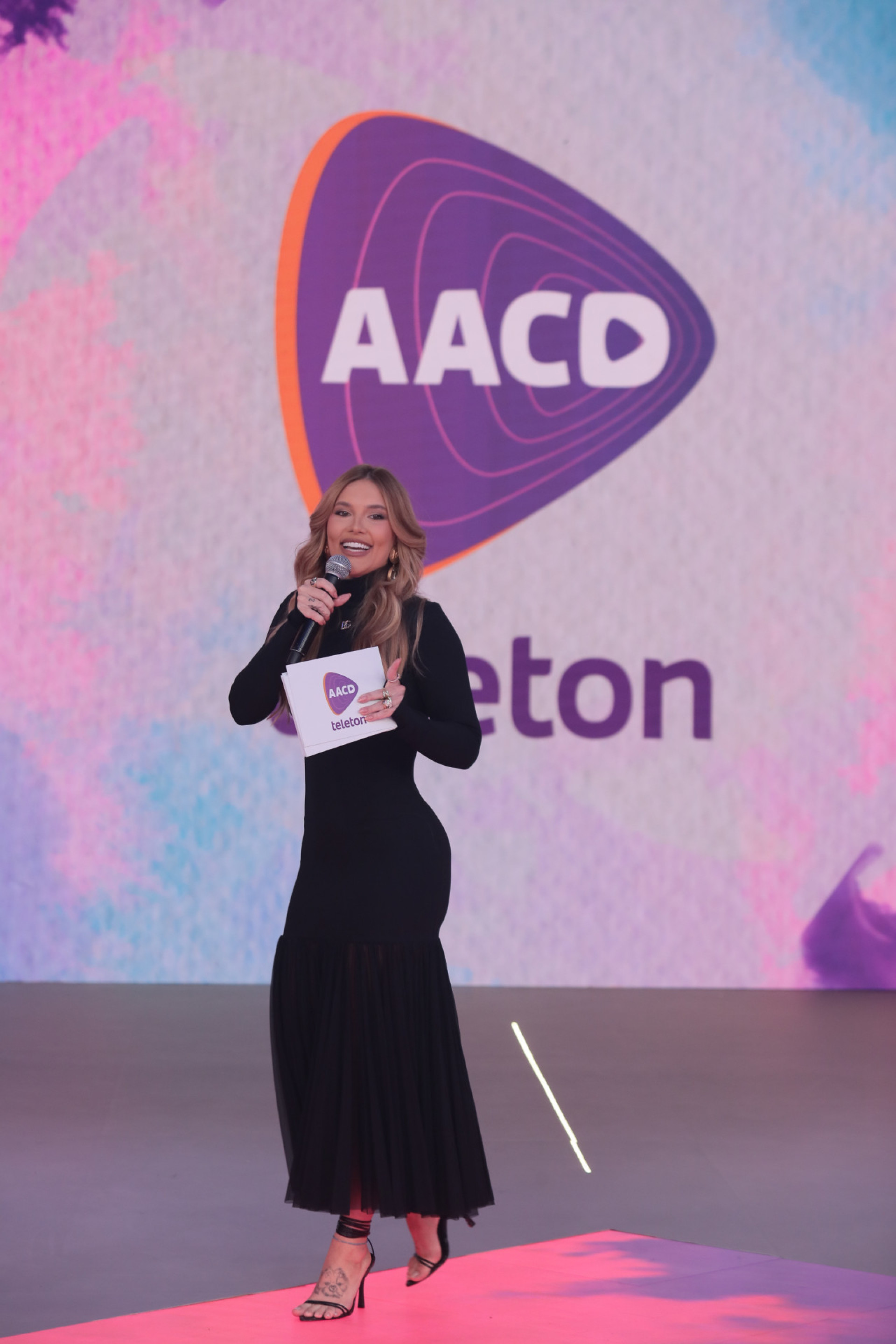 Virginia Fonseca durante o 'Teleton' - Rogperio Palatta / SBT