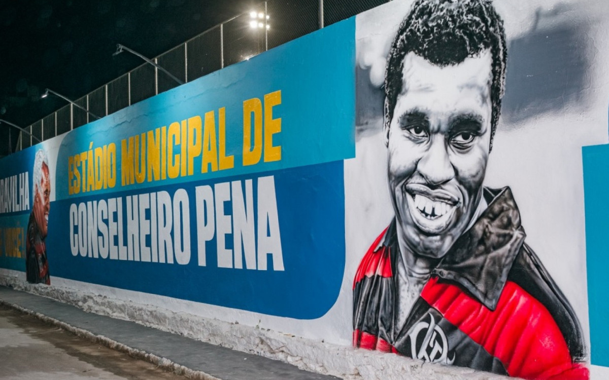 Muro do Estádio Municipal de Conselheiro Pena, em Minas, coma uma pintura em homenagem ao ex-atacante Divulgação