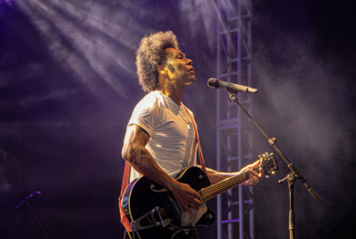 Show de Thalles Roberto lota e emociona público em Búzios