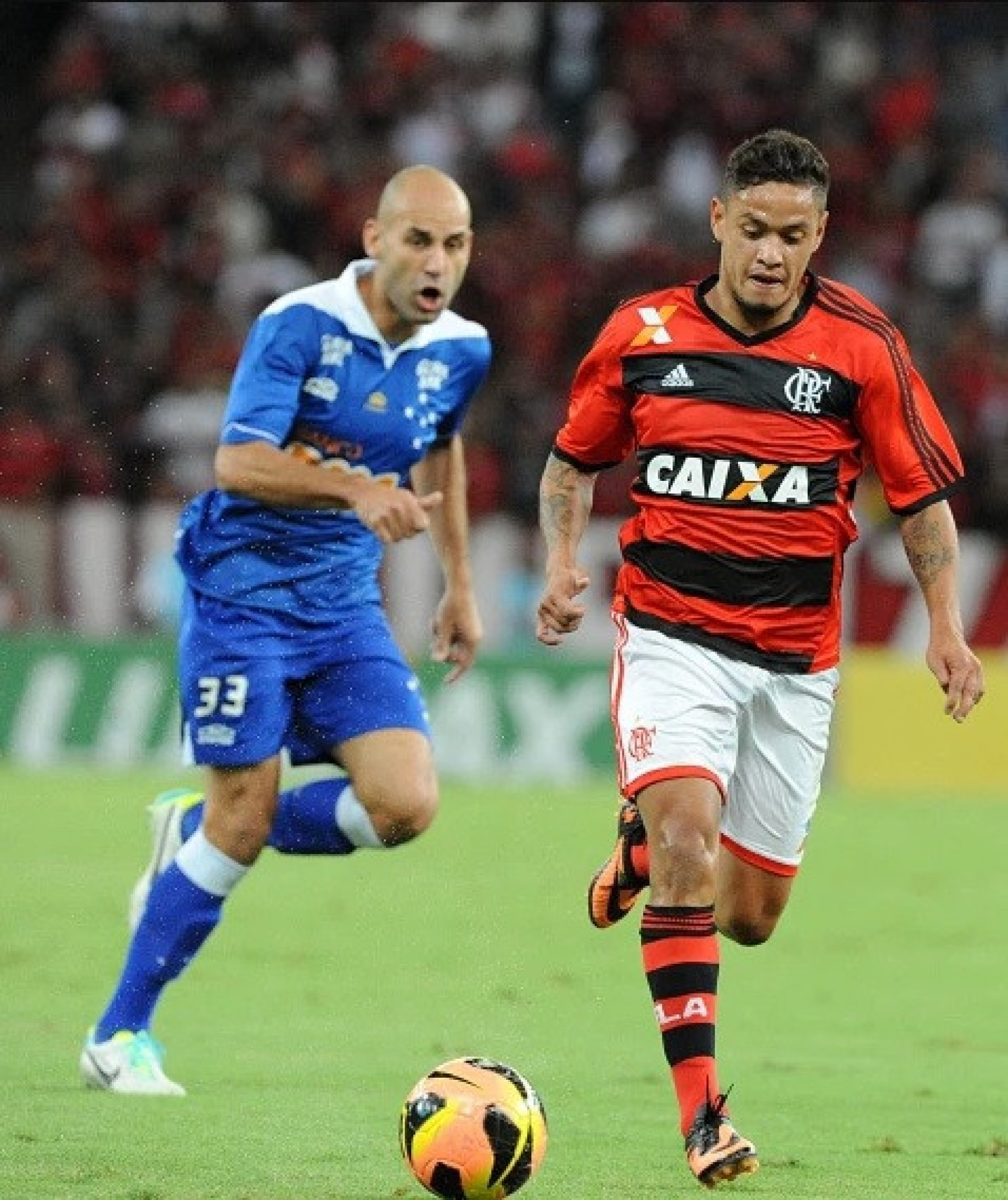 O único gol do meia Carlos Eduardo com a camisa do Flamengo foi sobre o Cruzeiro nas oitavas de final da Copa do Brasil