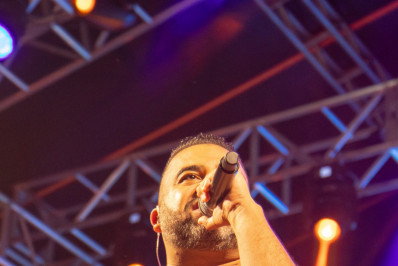 Show de Juninho Cassimiro aquece celebrações de aniversário de Búzios