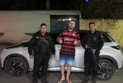 PM recupera carro roubado no Redentor em Belford Roxo