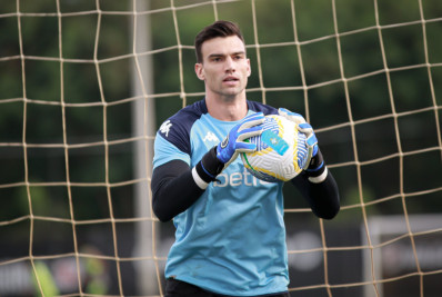 Pedida de Léo Jardim seria quase o dobro de salário oferecido pelo Vasco para renovar