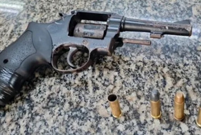 PM apreende arma durante ação no bairro Agostinho Porto