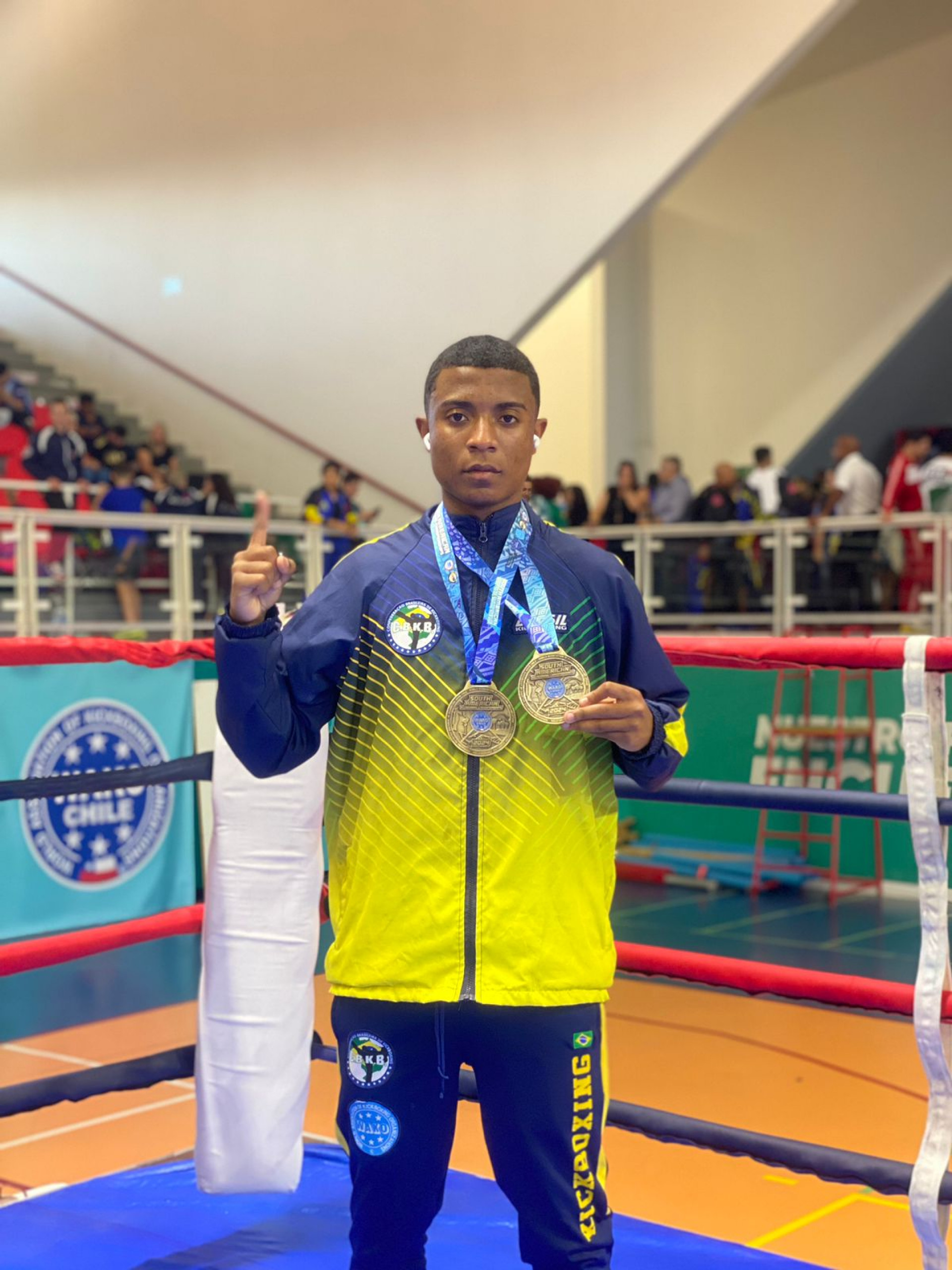 Mageenses conquistam títulos no pan de kickboxing