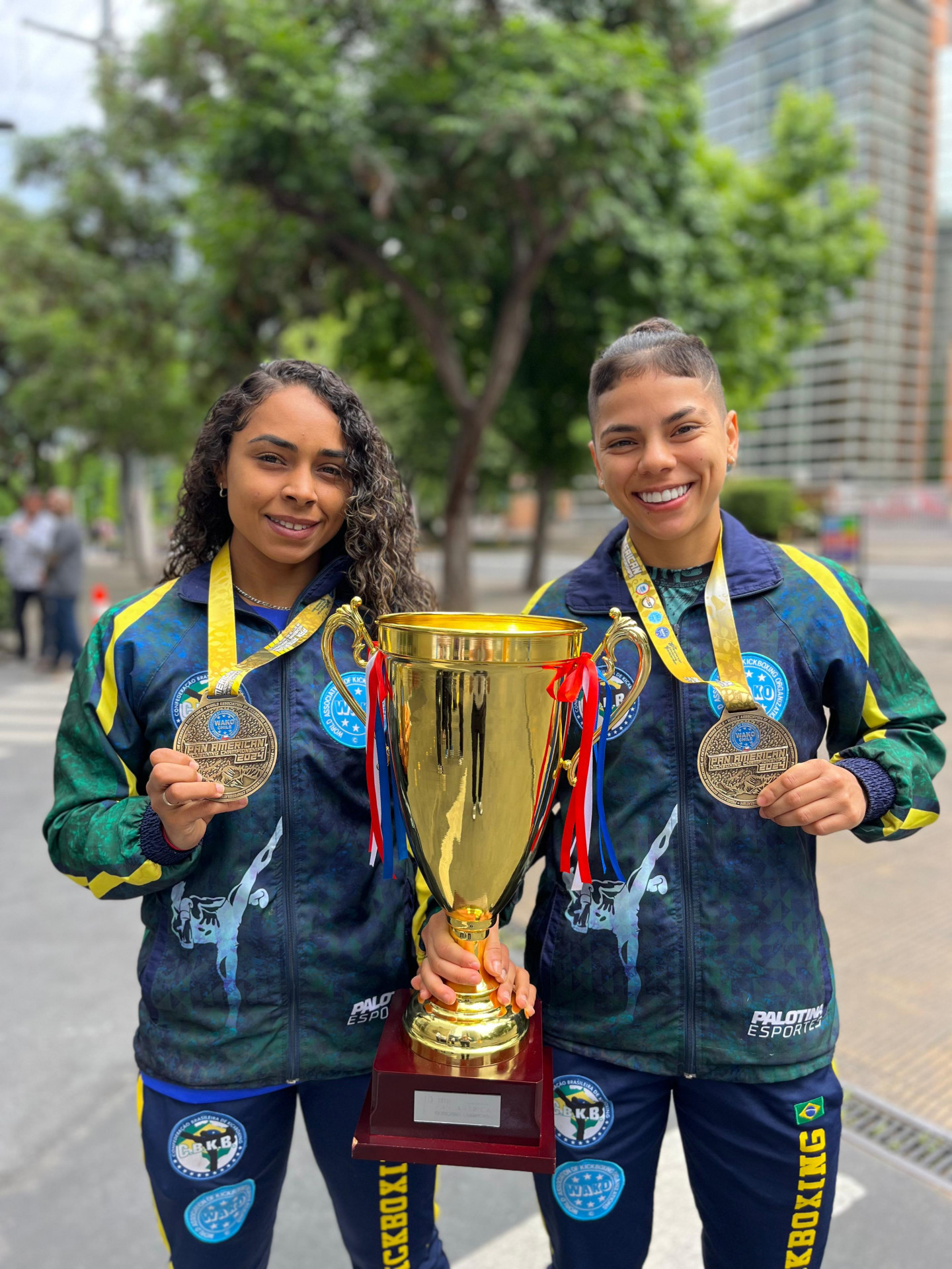 Mageenses conquistam títulos no pan de kickboxing