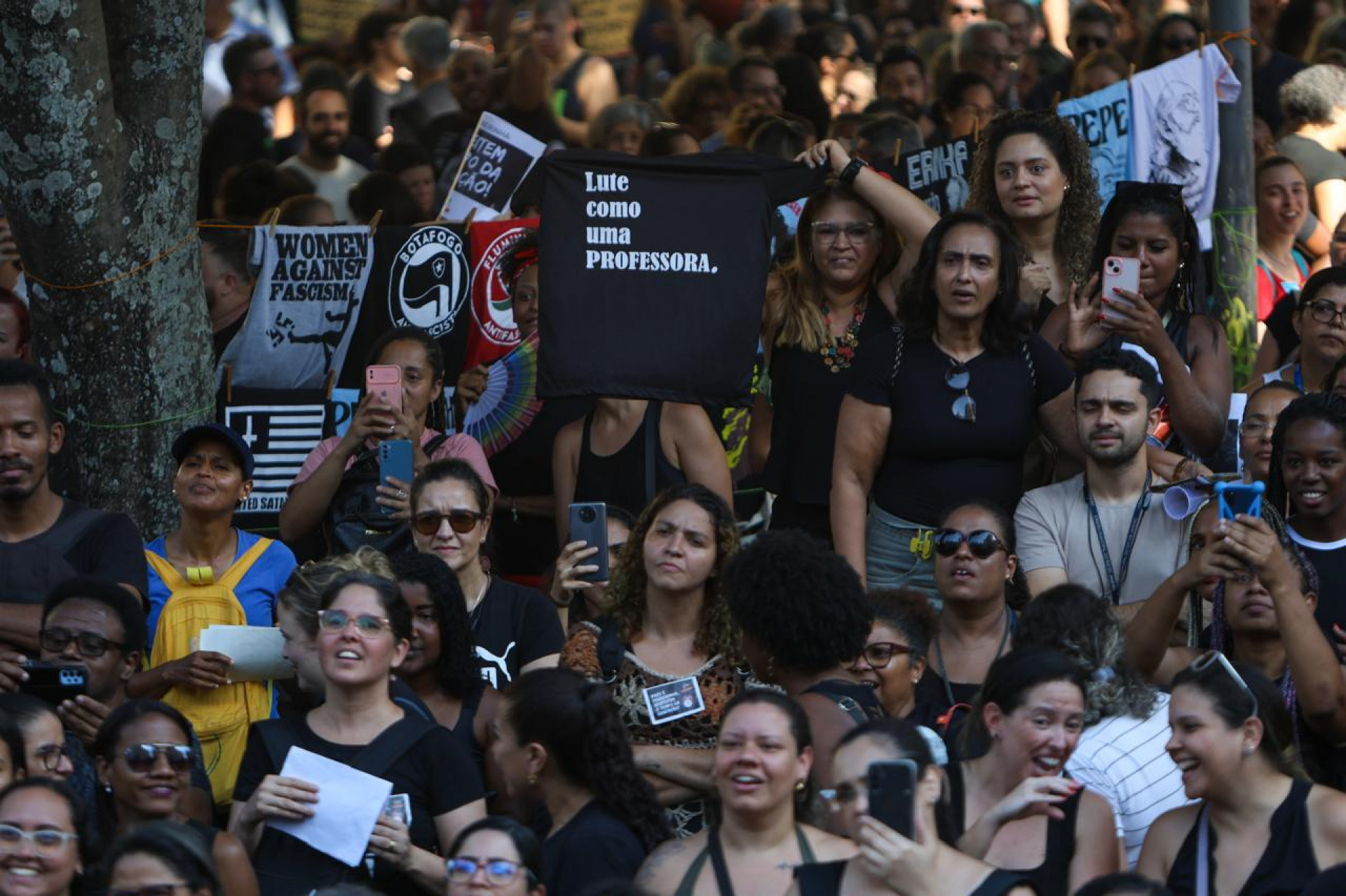 Profissionais da educação realizaram protesto no Centro - Renan Areias / Agência O Dia