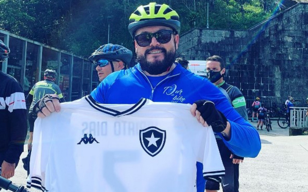 Torcedor do Botafogo, Jos&eacute; Marcelo juntou a paix&atilde;o pelo clube com o ciclismo - Reprodu&ccedil;&atilde;o de Instagram