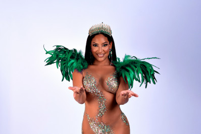 Empresária francesa é a nova rainha de bateria da Acadêmicos da Abolição