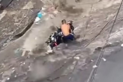 Vídeo: fortes chuvas provocam enxurradas em comunidades das zonas Norte e Sul 