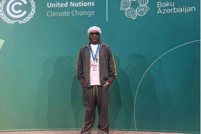 Rolê aleatório: Ronaldinho Gaúcho marca presença em conferência do clima