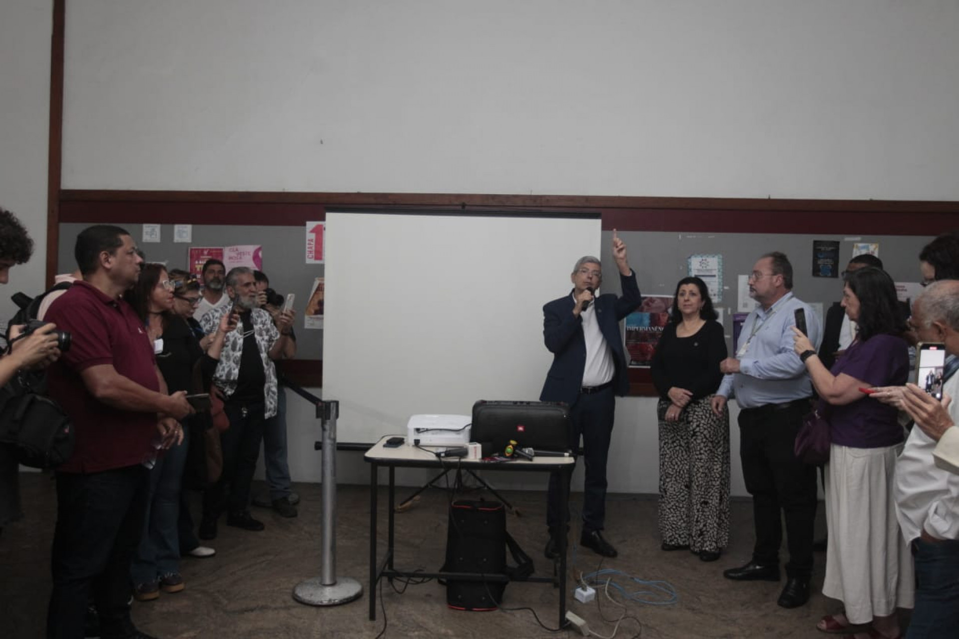 Aula pública sobre a situação orçamentária da universidade ocorreu às escuras - Reginaldo Pimenta / Agência O Dia