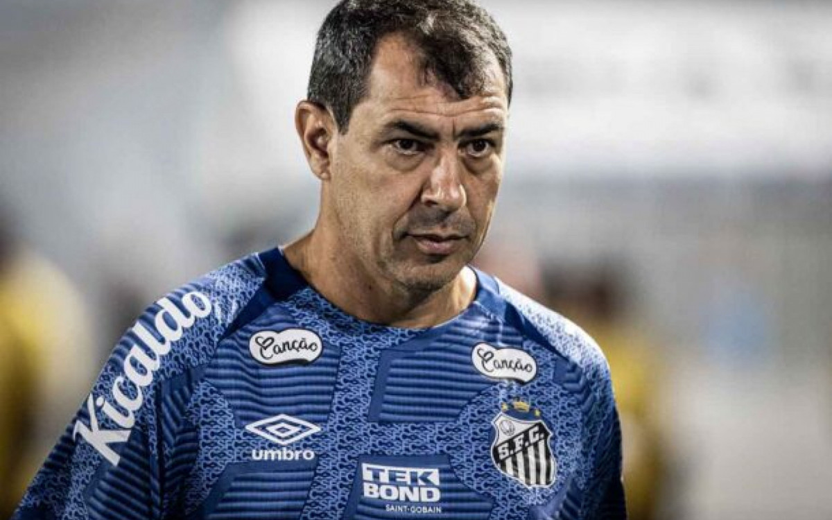 Carille diz que peso de &#8216;ser Santos&#8217; criou forte pressão na equipe durante Série B