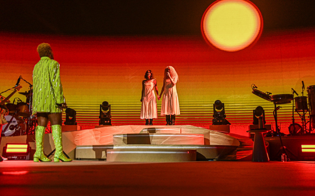 Liniker canta com ANAVITÓRIA