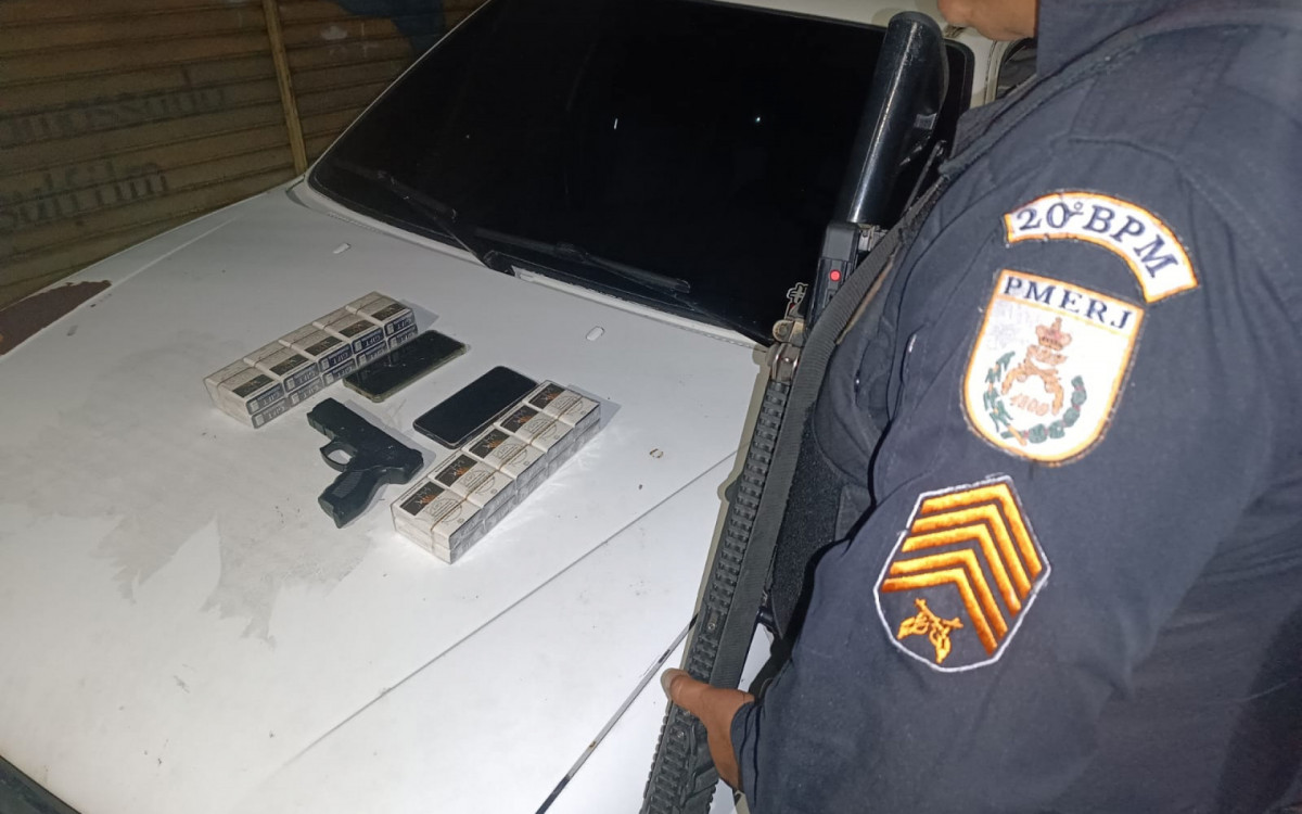 A ocorrência policial com o carro e os materiais apreendidos foi registrada na 57ª DP