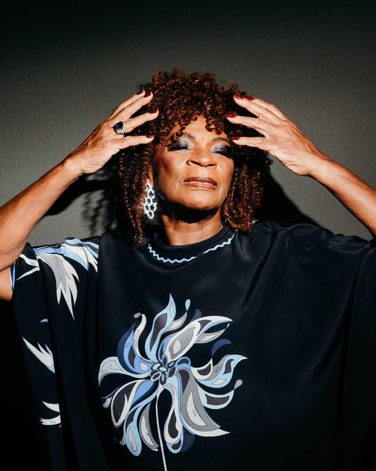 No mês da Consciência Negra, Zezé Motta bate um papo com a coluna Daniel Nascimento e fala sobre racismo e desafios na TV e no cinema brasileiro - Foto: Felipe Rufinno/ Divulgação