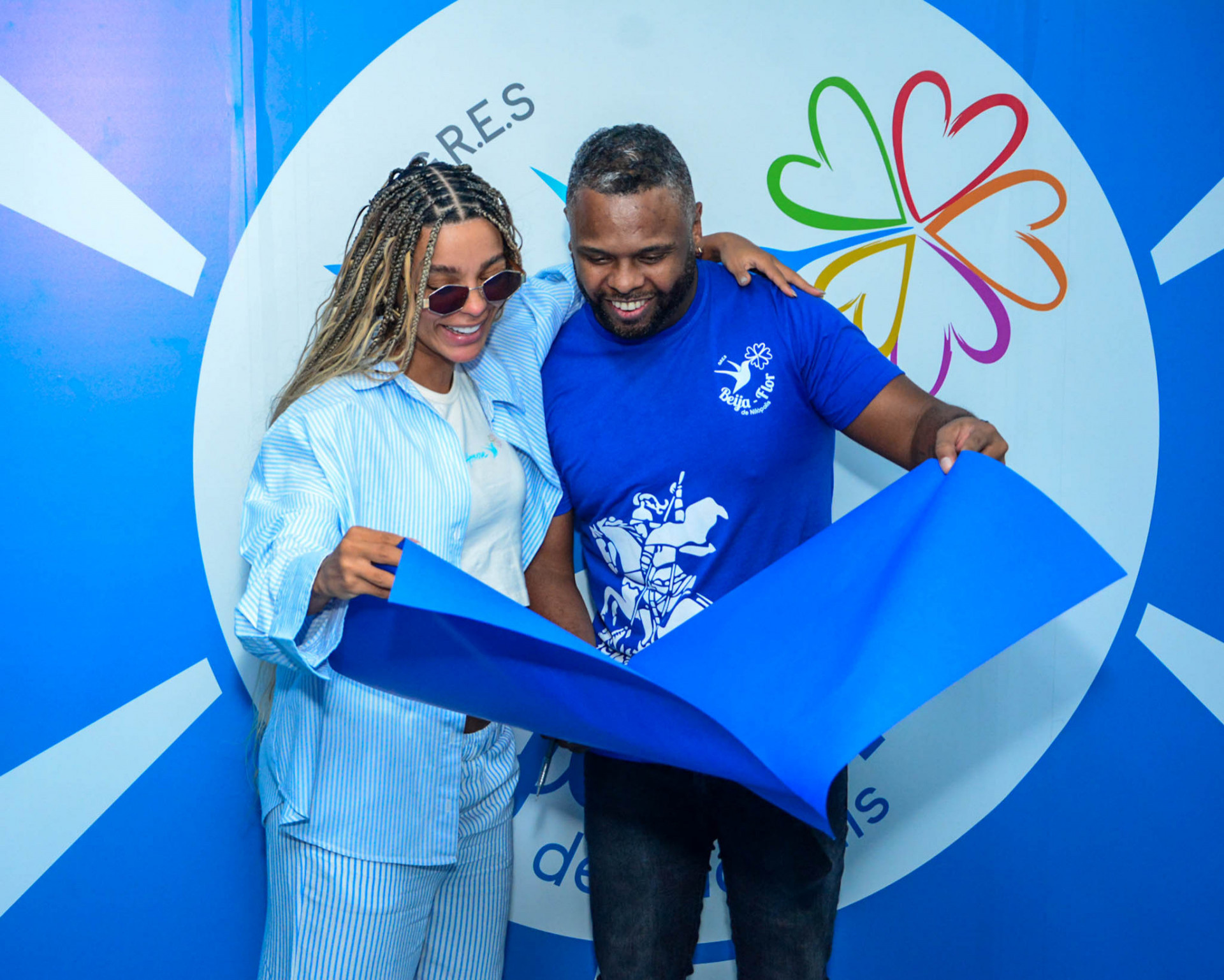 Dançarina  recebeu o croqui de sua fantasia para o próximo Carnaval - Webert Belicio/Agnews