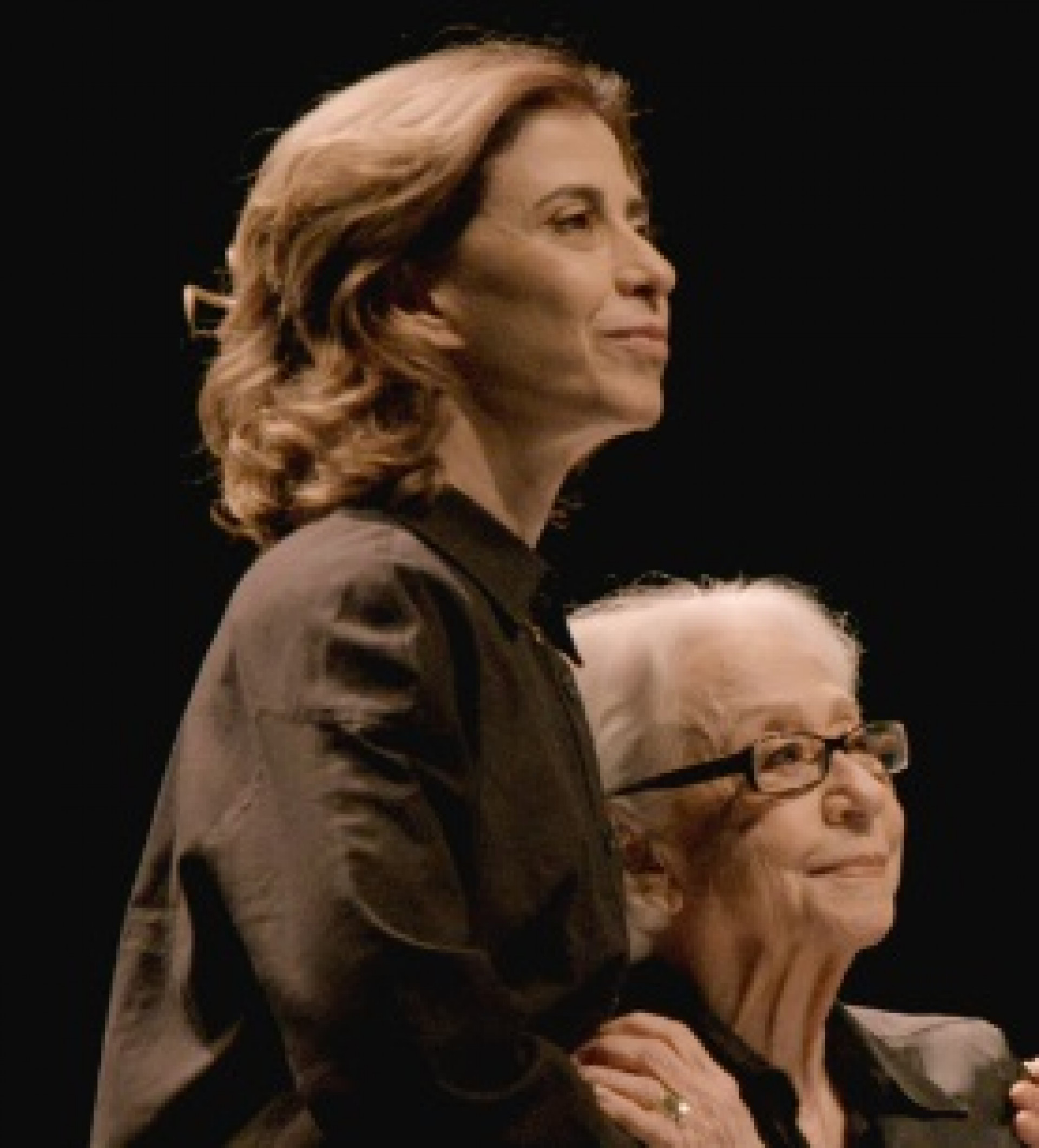 Fernanda Torres ao lado da mãe Fernanda Montenegro  - Reprodução de Vídeo / Instagram