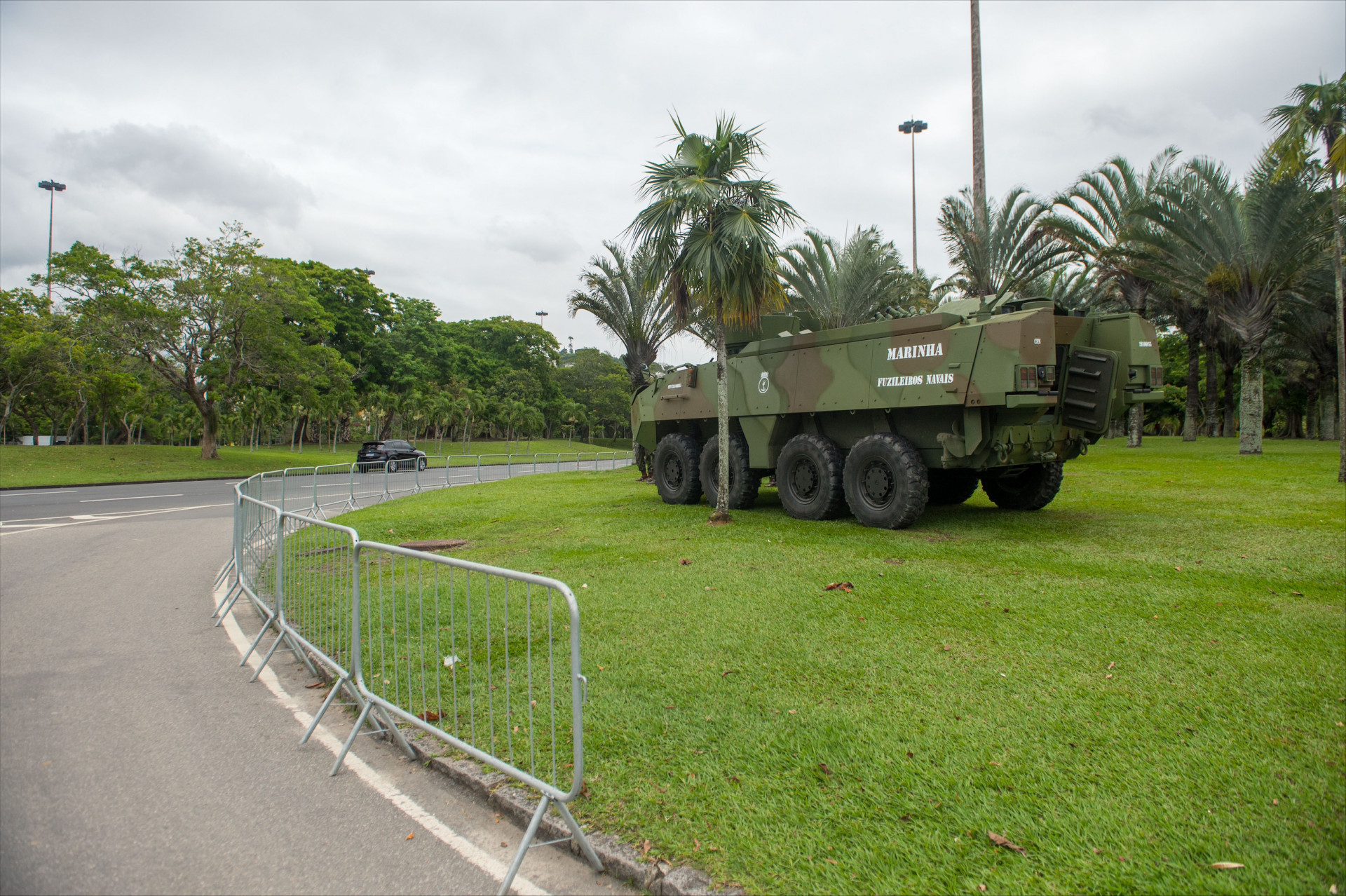Movimenta&ccedil;&atilde;o de militares no Aterro do Flamengo, nesta quinta-feira (14). - Armando Paiva / Ag&ecirc;ncia O Dia